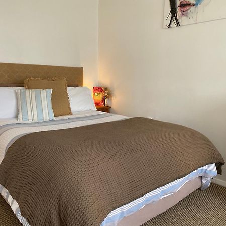 Wee Blue Bnb- Central Cosy Villa تيمارو المظهر الخارجي الصورة